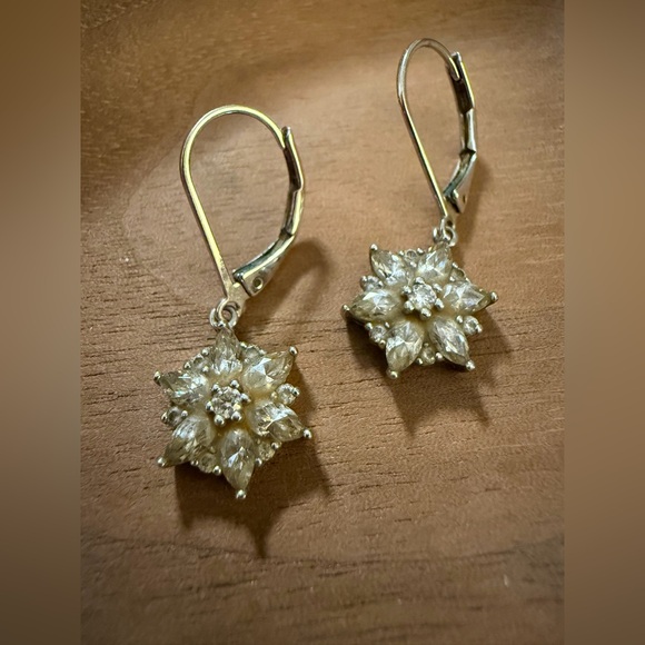 Jewelry - Vintage Sterling Silver Floral Cluster Drop Earrings in Clear Crystal